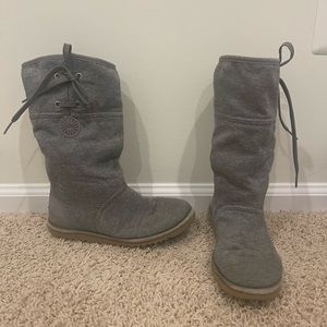 Discontinued style Uggs in gray, women’s size 6